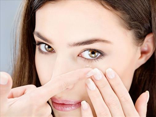 想做近视手术？隐形眼镜先摘了！