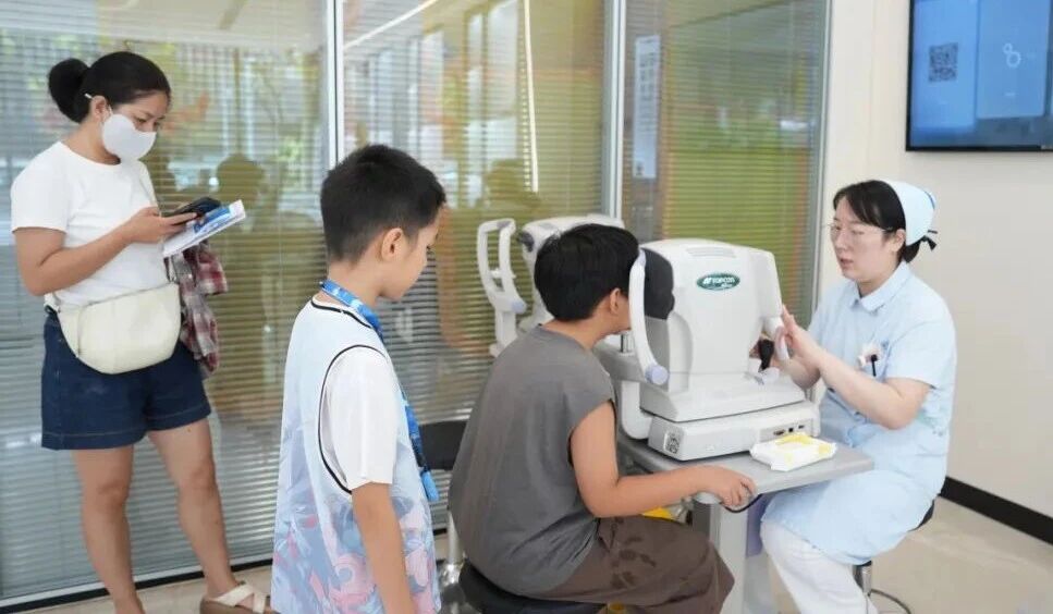 孩子近视了，眼镜是“救星”还是“枷锁”？